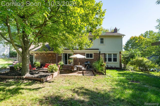 25523 Hunt Club Boulevard, Farmington Hills, MI 48335