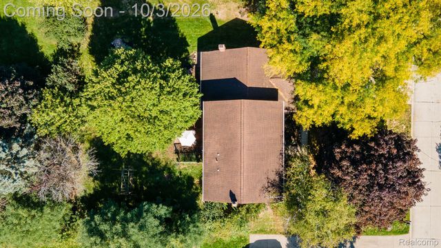 25523 Hunt Club Boulevard, Farmington Hills, MI 48335