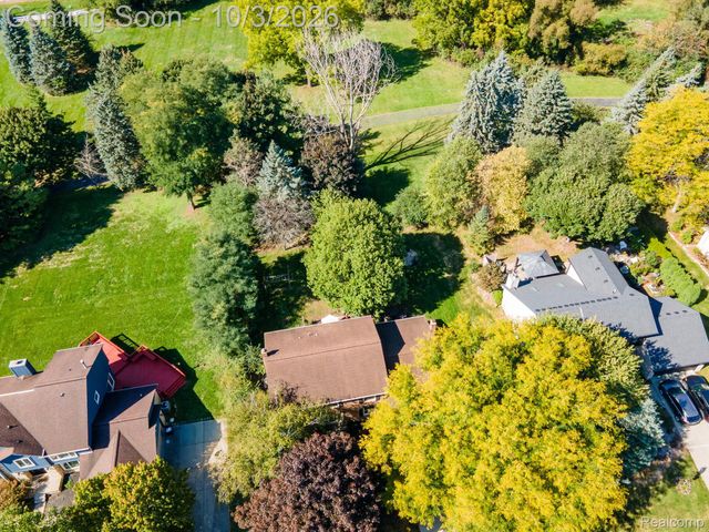 25523 Hunt Club Boulevard, Farmington Hills, MI 48335
