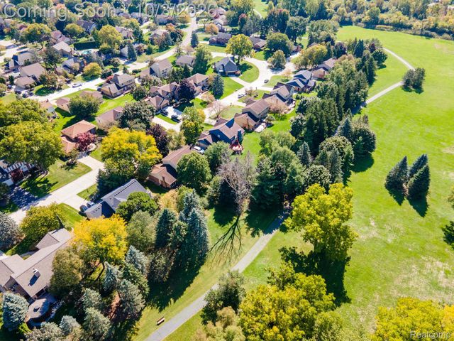 25523 Hunt Club Boulevard, Farmington Hills, MI 48335