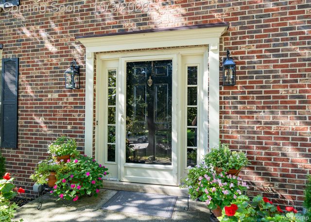 25523 Hunt Club Boulevard, Farmington Hills, MI 48335