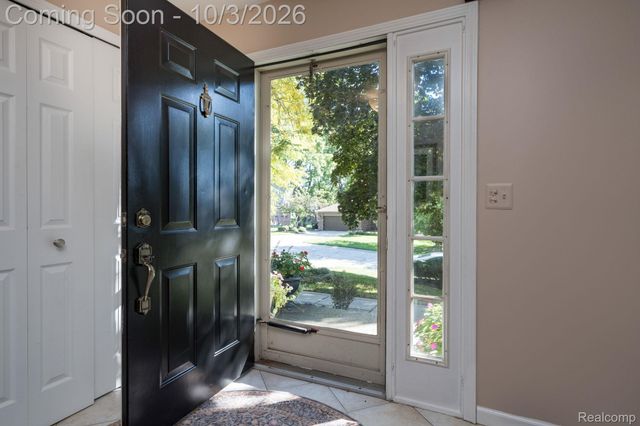 25523 Hunt Club Boulevard, Farmington Hills, MI 48335