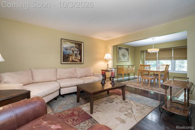 25523 Hunt Club Boulevard, Farmington Hills, MI 48335