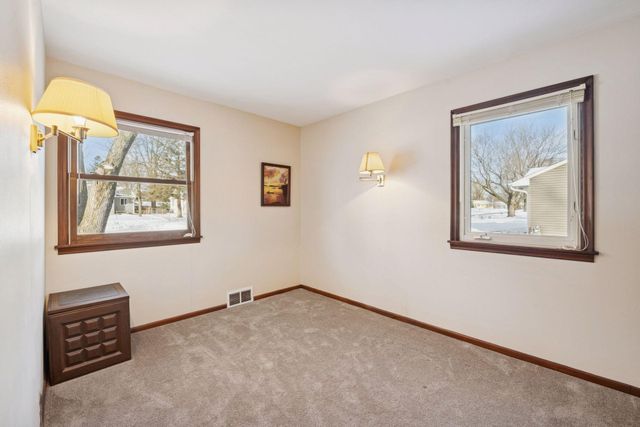 5832 Rhode Island Avenue N, Crystal, MN 55428