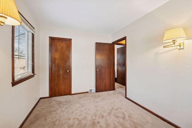 5832 Rhode Island Avenue N, Crystal, MN 55428