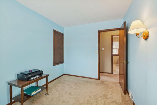 5832 Rhode Island Avenue N, Crystal, MN 55428