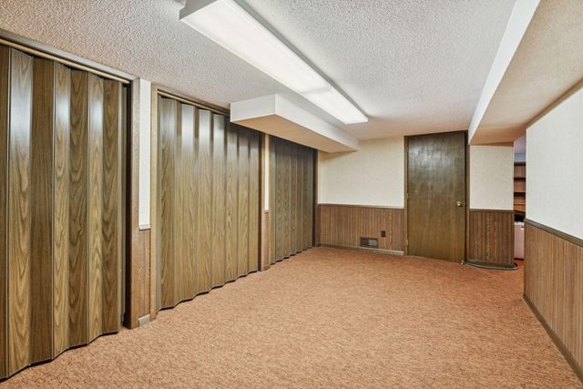 5832 Rhode Island Avenue N, Crystal, MN 55428