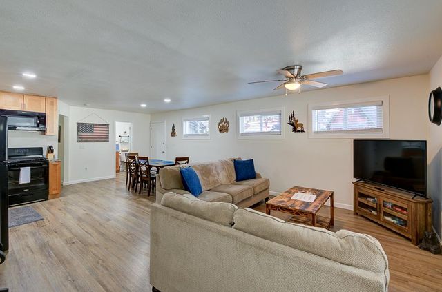 41930 Buckeye Lane, Shaver Lake, CA 93664