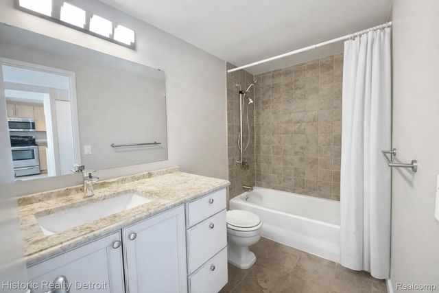 1300 E LAFAYETTE Street 905, Detroit, MI 48207