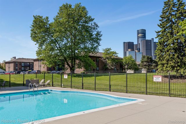 1300 E LAFAYETTE Street 905, Detroit, MI 48207