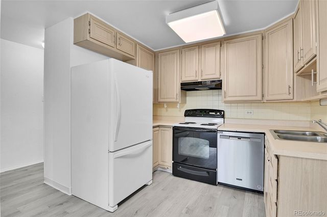 9655 E Center Ave 9D, Denver, CO 80247