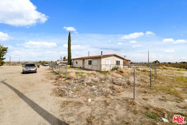 4120 La Mesa Road, Phelan, CA 92371