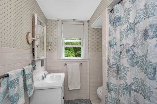 395 Kingsbury Ave, Haverhill, MA 01835