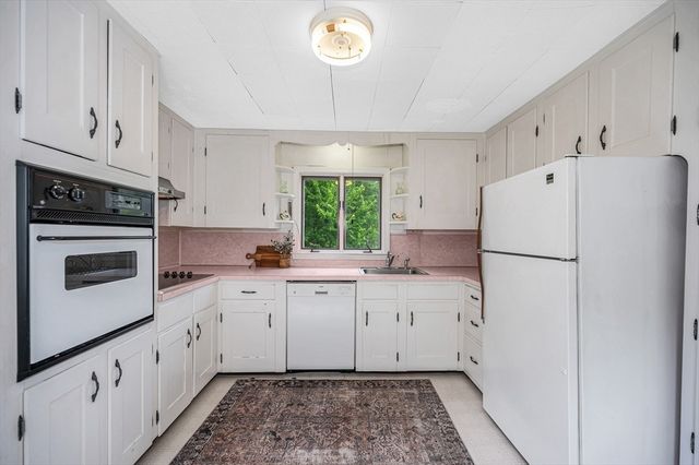 395 Kingsbury Ave, Haverhill, MA 01835