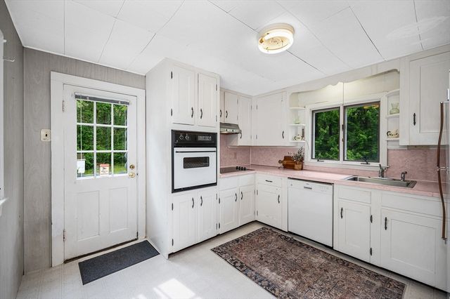 395 Kingsbury Ave, Haverhill, MA 01835