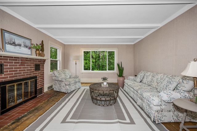 395 Kingsbury Ave, Haverhill, MA 01835