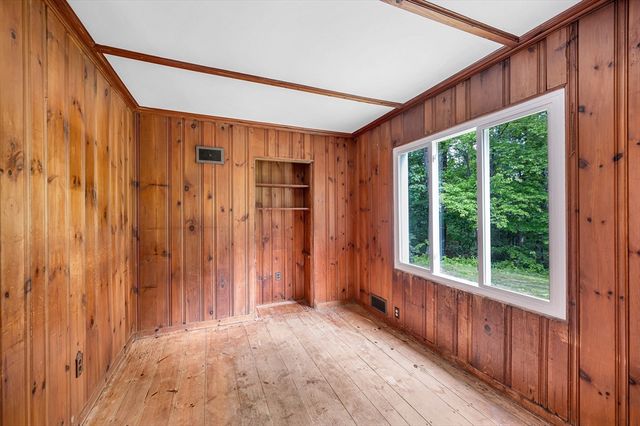 395 Kingsbury Ave, Haverhill, MA 01835