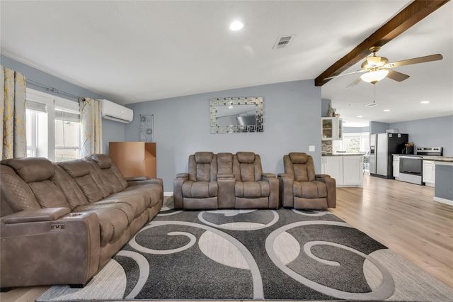 457 County Road 3773, Cleveland, TX 77327