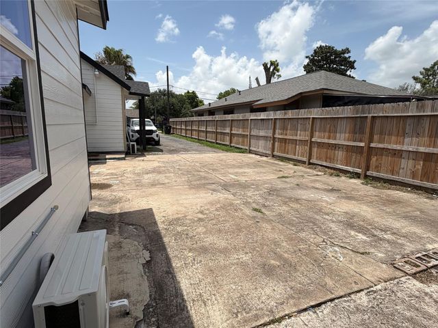 2909 King Street UNIT D, Houston, TX 77026