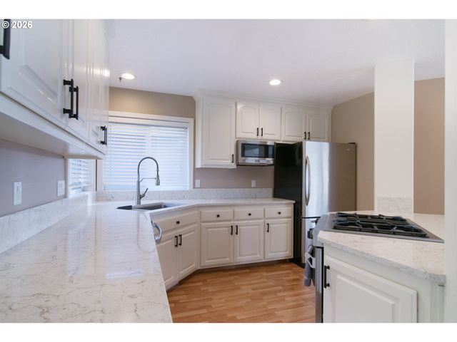 300 SPINNAKER Way, Columbia City, OR 97018