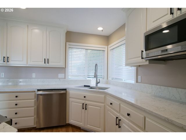 300 SPINNAKER Way, Columbia City, OR 97018