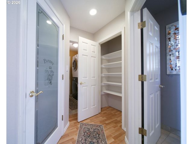 300 SPINNAKER Way, Columbia City, OR 97018