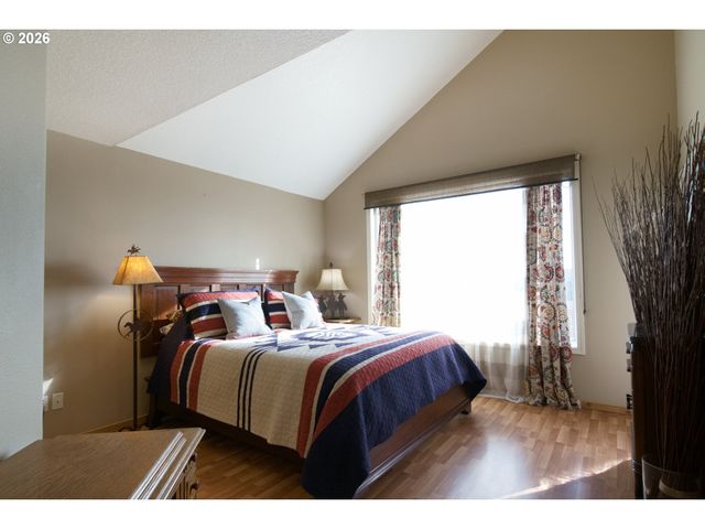 300 SPINNAKER Way, Columbia City, OR 97018