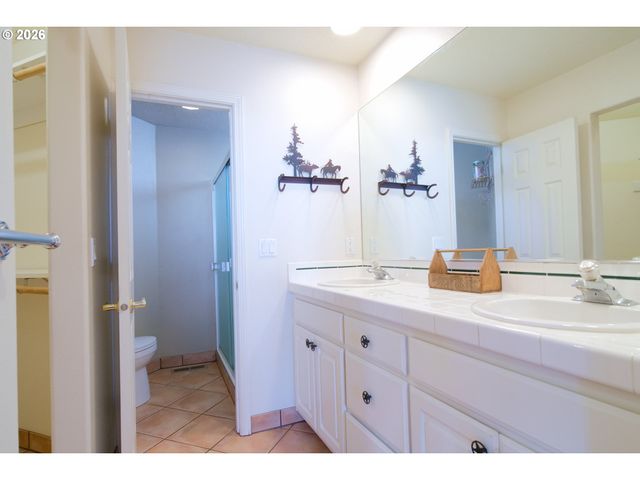 300 SPINNAKER Way, Columbia City, OR 97018