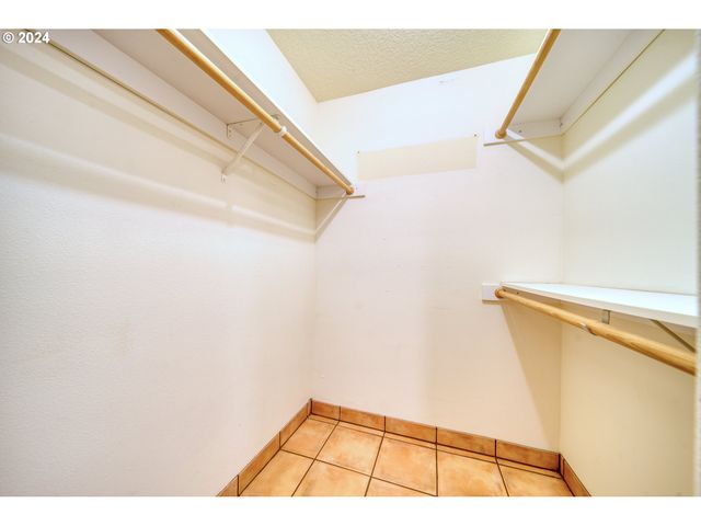 300 SPINNAKER Way, Columbia City, OR 97018