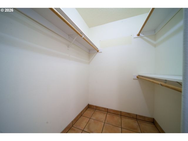 300 SPINNAKER Way, Columbia City, OR 97018