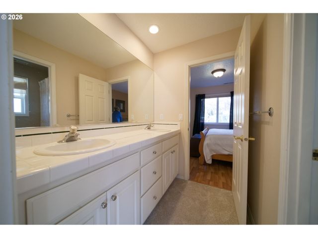 300 SPINNAKER Way, Columbia City, OR 97018