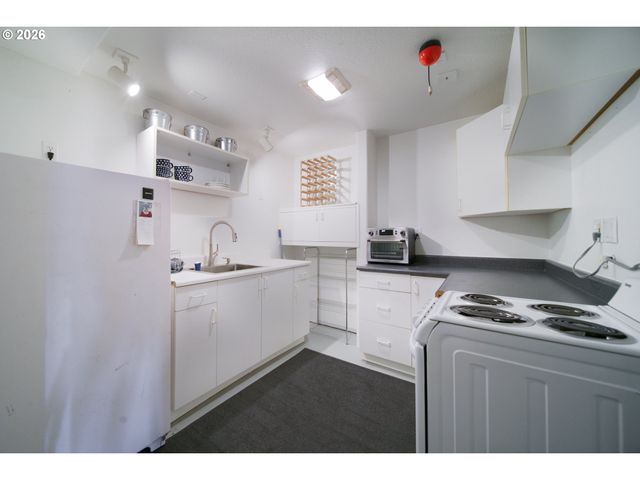 300 SPINNAKER Way, Columbia City, OR 97018