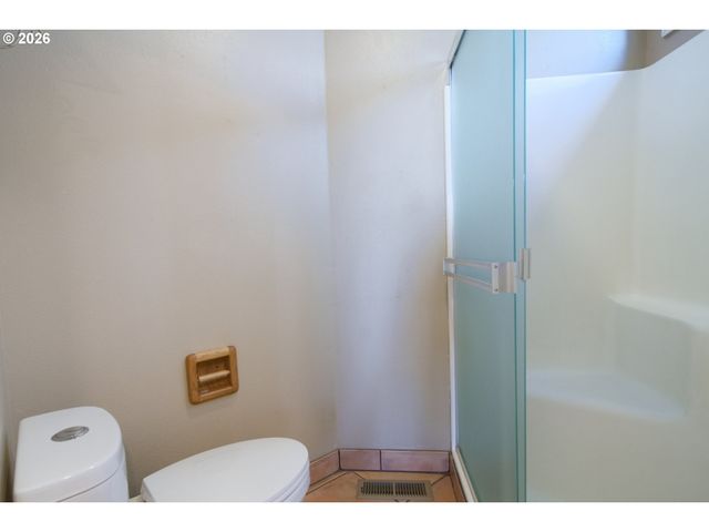 300 SPINNAKER Way, Columbia City, OR 97018