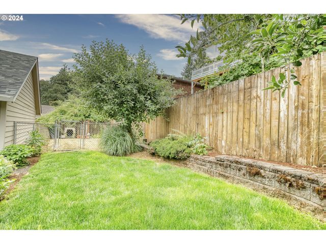 300 SPINNAKER Way, Columbia City, OR 97018