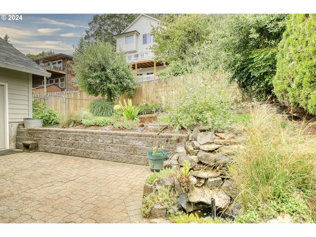 300 SPINNAKER Way, Columbia City, OR 97018