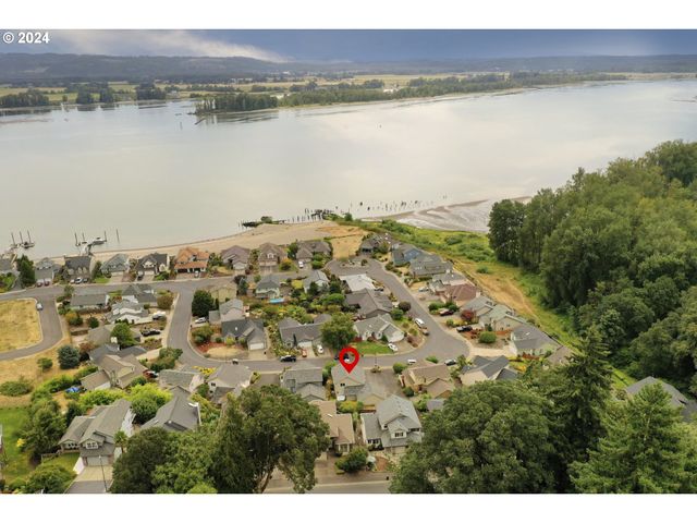 300 SPINNAKER Way, Columbia City, OR 97018