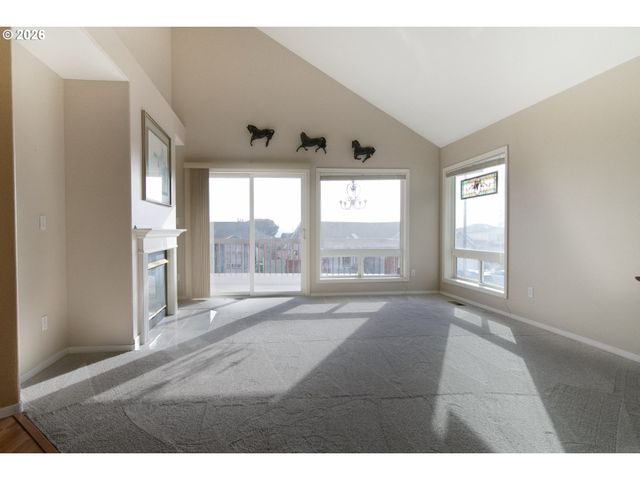 300 SPINNAKER Way, Columbia City, OR 97018