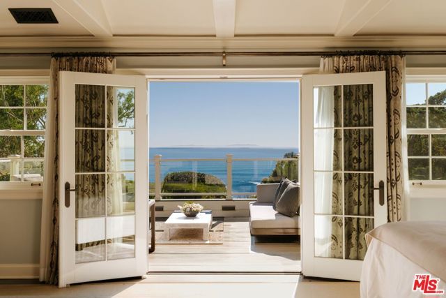 6825 Zumirez Drive, Malibu, CA 90265