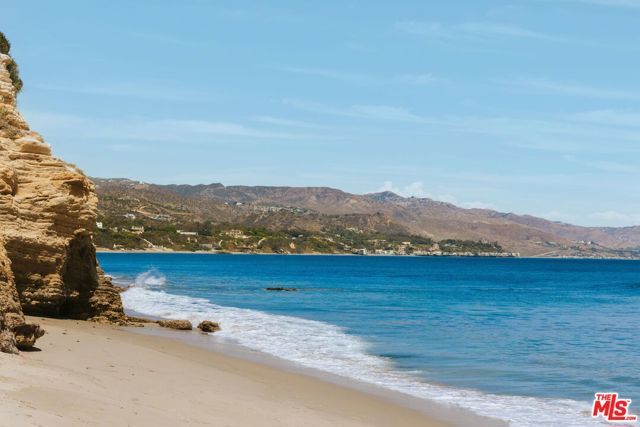 6825 Zumirez Drive, Malibu, CA 90265