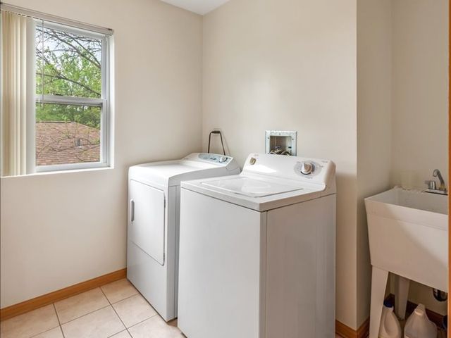 4909 Spencer Avenue B, Lisle, IL 60532