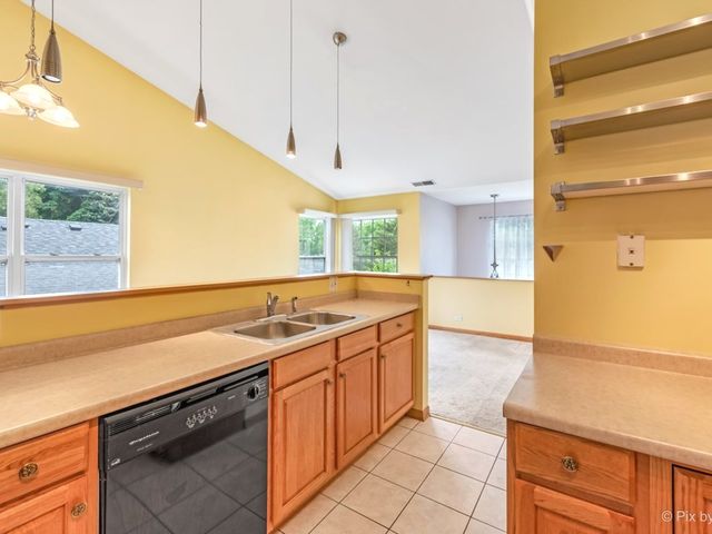 4909 Spencer Avenue B, Lisle, IL 60532