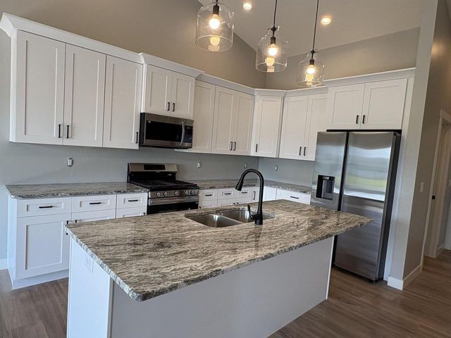 N8843 KILLARNEY WAY, Sherwood, WI 54952
