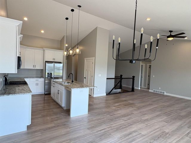 N8843 KILLARNEY WAY, Sherwood, WI 54952