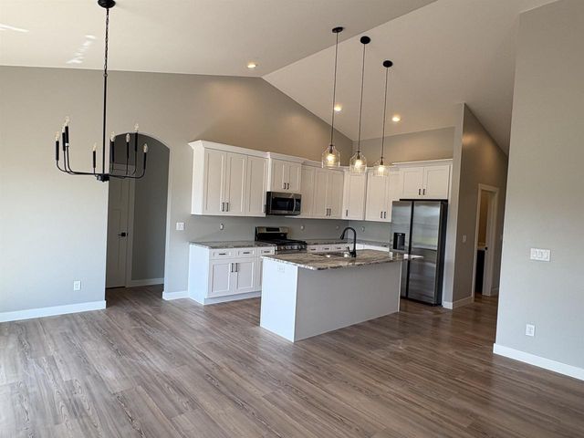 N8843 KILLARNEY WAY, Sherwood, WI 54952