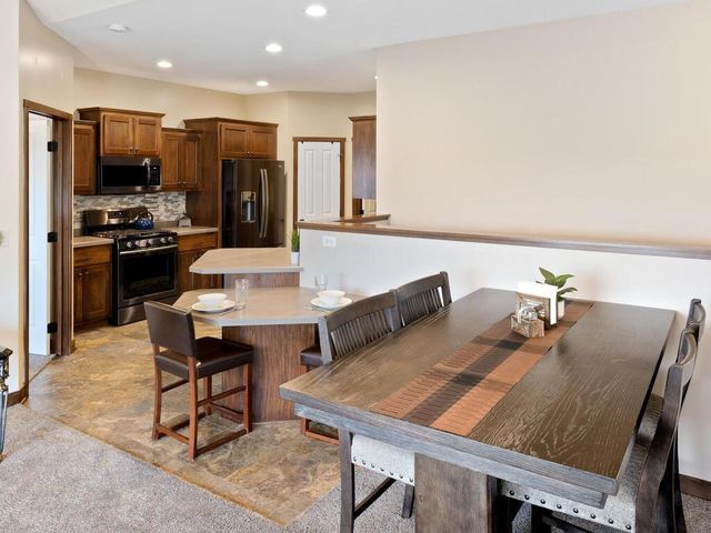 8979 Parkview Circle, Chisago City, MN 55013