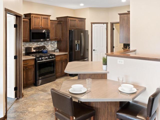 8979 Parkview Circle, Chisago City, MN 55013