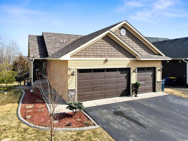 8979 Parkview Circle, Chisago City, MN 55013