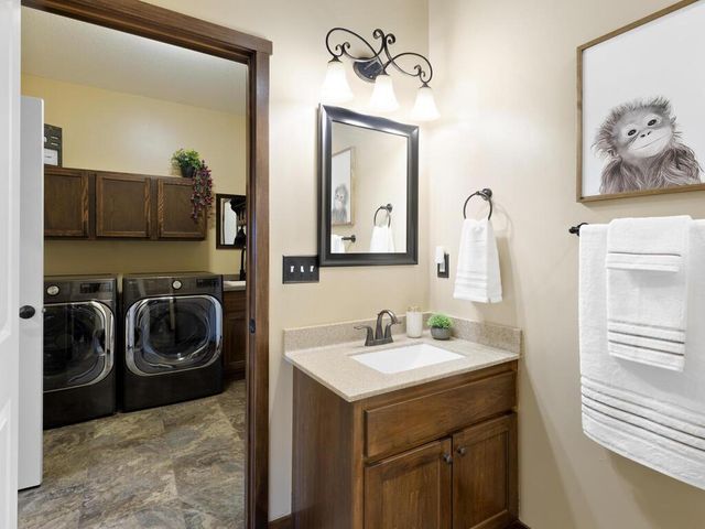 8979 Parkview Circle, Chisago City, MN 55013