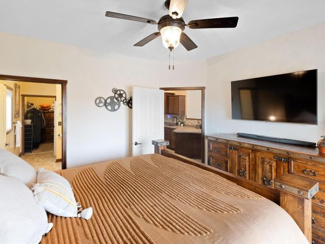 8979 Parkview Circle, Chisago City, MN 55013