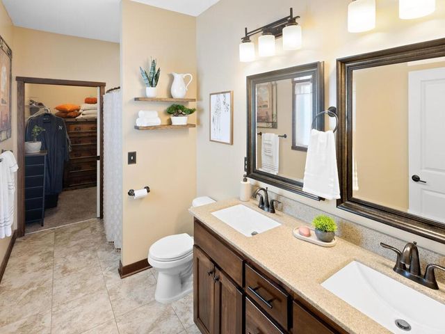 8979 Parkview Circle, Chisago City, MN 55013